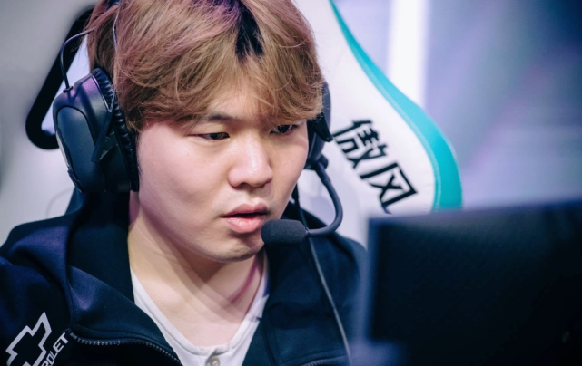 这表明一名 这表明一名